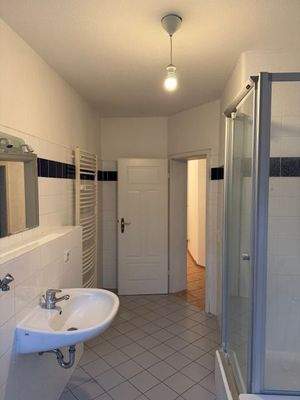 Badezimmer mit Waschmaschinenanschluss