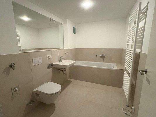 modernes Bad mit Dusche