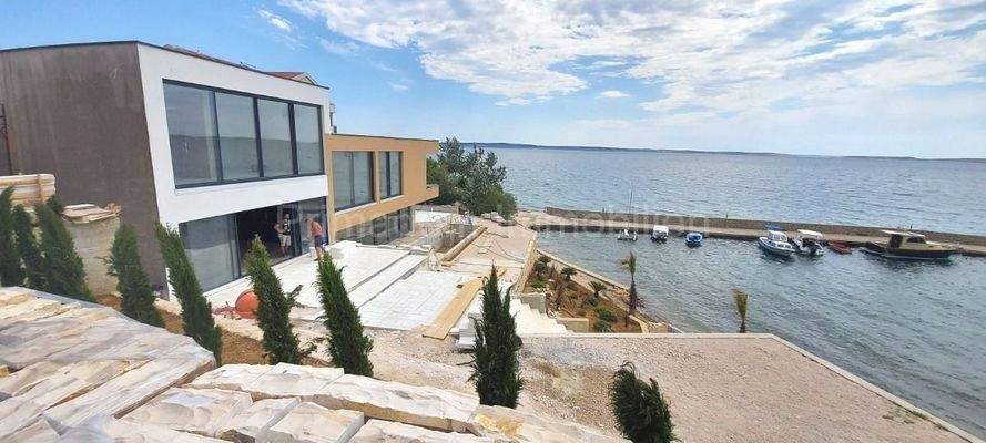 Haus im Bauphase ( Juni)