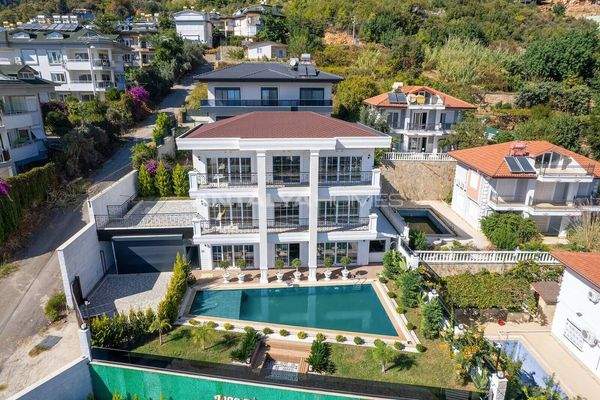 5-Bedroom Triplex House with Pool in Alanya Antalya