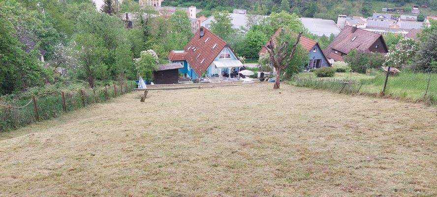 Blick vom Grundstück aufs Haus 
