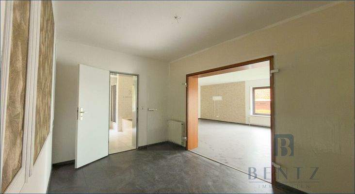 Durchgang zum Wohnzimmer und Badezimmer