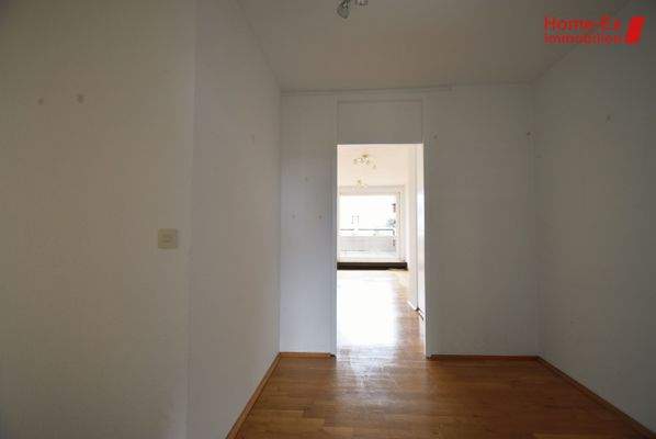 Der große Flur wartet auf eien schönen Schrank