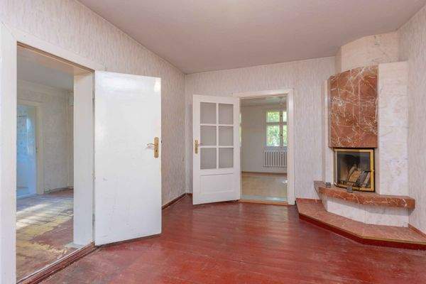 Zimmer 2 mit Kamin und Blick zu Zimmer 3