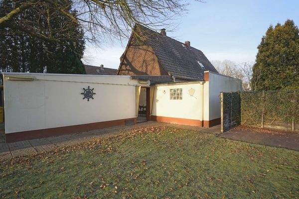 Rückansicht mit Terrasse