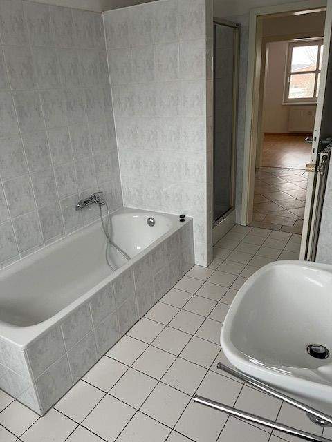 Schwerin - schicke 3-Zimmerwohnung mit Balkon und Einbauküche zu vermieten - Foto 4