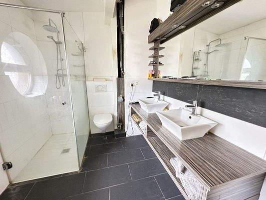 OG Badezimmer (2)