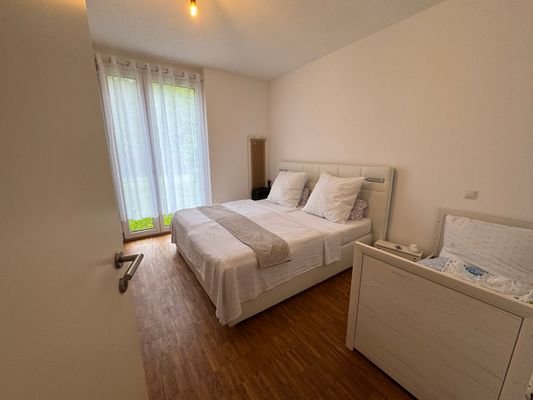 Großzügiges Schlafzimmer