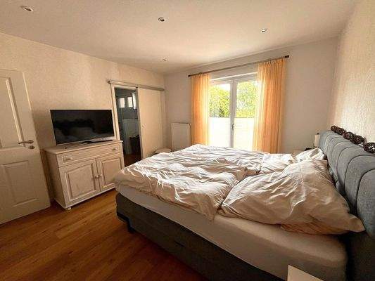 Schlafzimmer mit Zugang ...