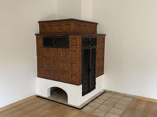 Kachelofen im Wohn-/Esszimmer