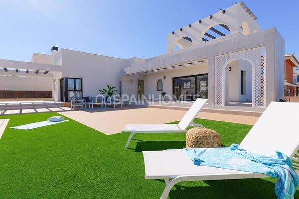 Detached 3-Bedroom Houses with Private Pools in Rojales