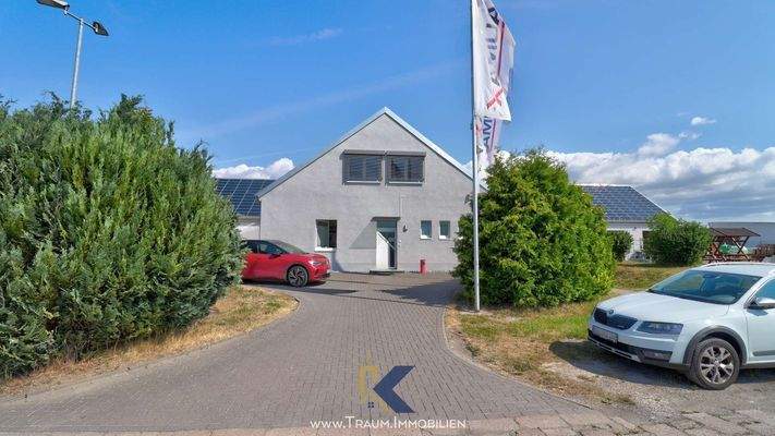 Eingang ins Bürogebäude