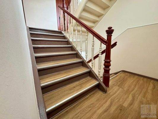 Frisch renoviertes Treppenhaus