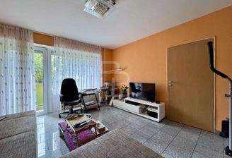 Lichtdurchflutetes Wohnzimmer