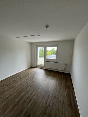 Wohnzimmer mit Balkon