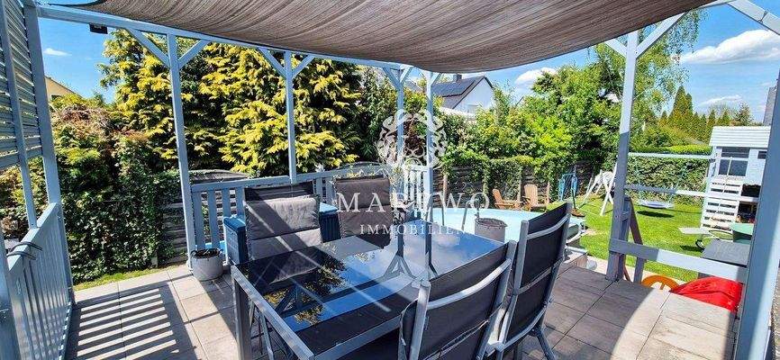 Terrasse mit Sonnenschutz