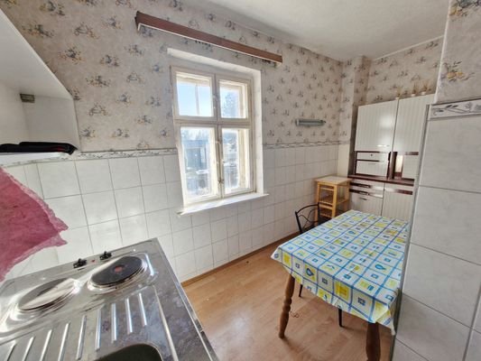 teilsanierte Küche 1.OG