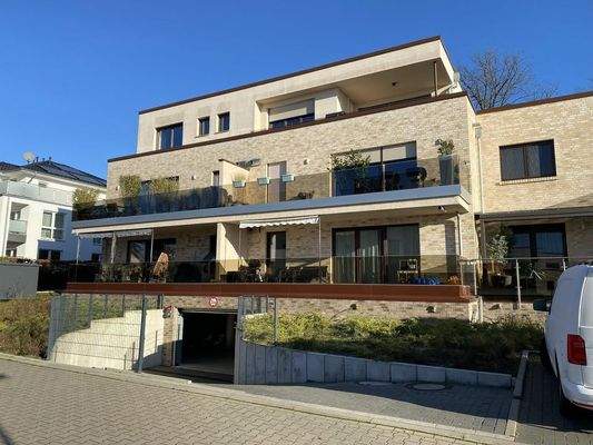 Luxuswohnung, 3 ZKB, großer Balkon, Tiefgarage in 