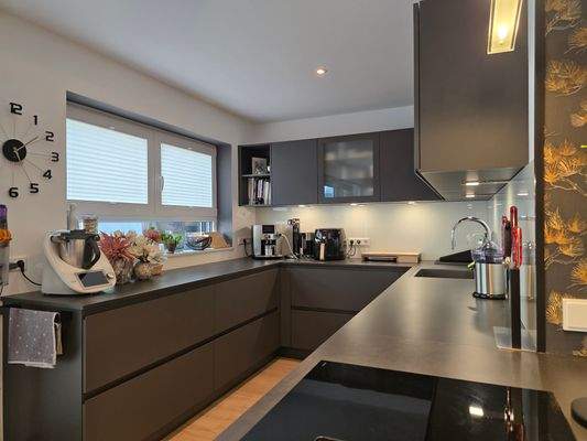 Hochwertige Einbauküche