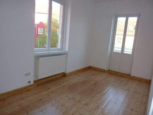 Zimmer mit Balkonzugang