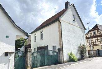 stattliches Nebengebäude (ehemaliger Tanzboden im Obergeschoss)