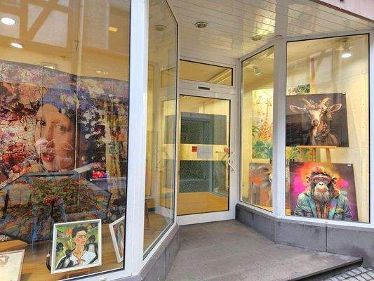 Große Fensterflächen rechts