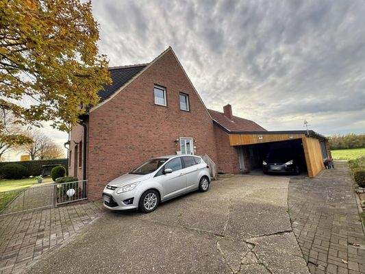 Außenansicht Einfahrt