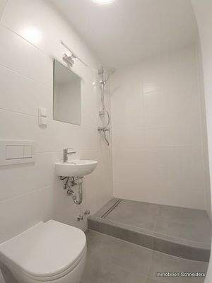 Duschbad ( Glaswand folgt )