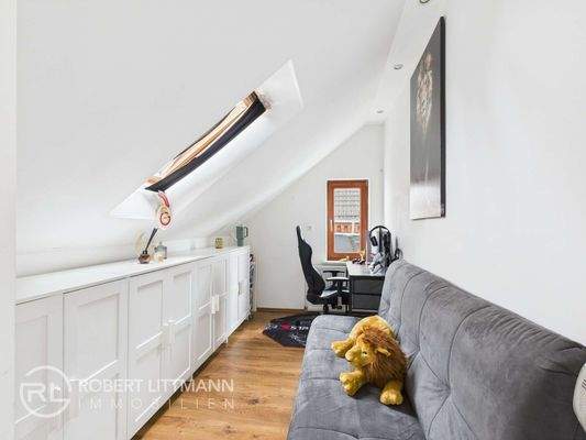 CAM04259G0-PR0083-STILL028