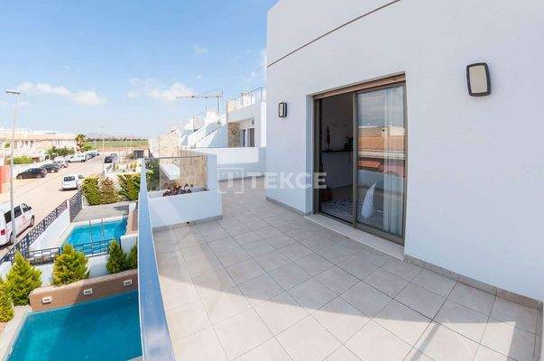 Contemporary Villas with Private Pool in Los Alcázares