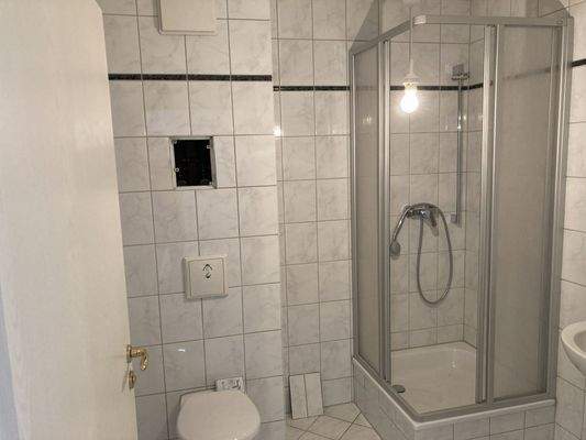 Badezimmer mit Dusche