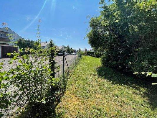 Frontseite zum Straßenende hin