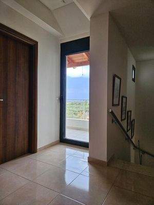 Kreta, Chersonisos: Große Villa am Dorfrand zu verkaufen