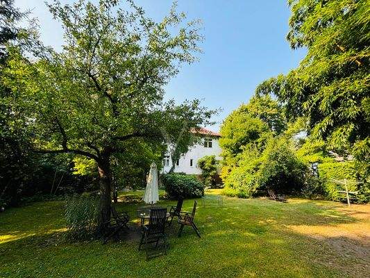 parkähnlicher Garten