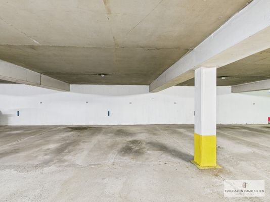großer Stellplatz