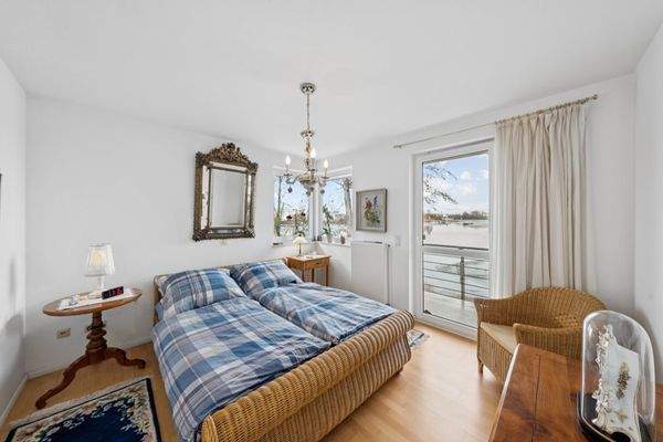 Schlafzimmer mit Terrasse im Obergeschoss