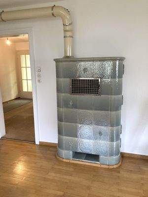 Kachelofen mit Holzfeuerung