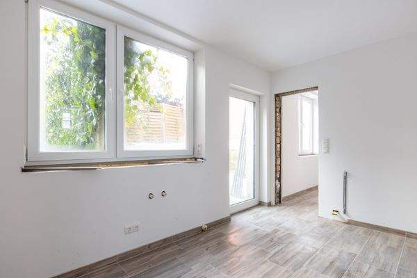 Küche mit Zugang zur Terrasse