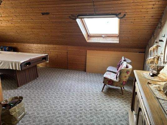 Großes Zimmer im DG...