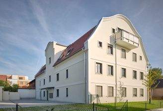 Der prachtvolle Giebel mit Innenhof.jpg