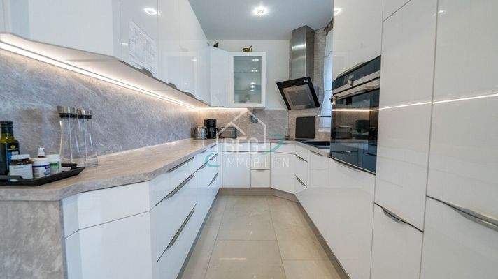 Küche Wohnung rechts