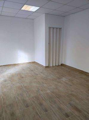 Gewerbeeinheit EG links