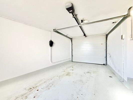 Garage mit Zugang ins Haus