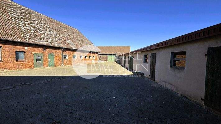 378.Nebengebäude.Innenhof (3)