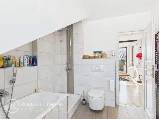 Obere Wohnung - Bad