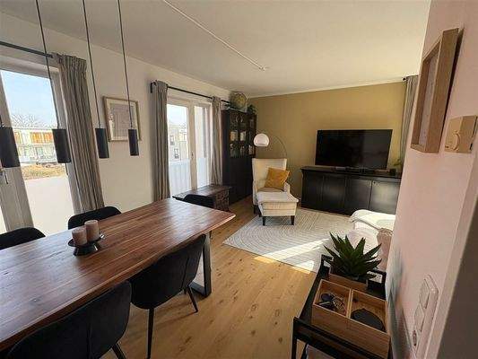 ...mit bodentiefen Fenstern