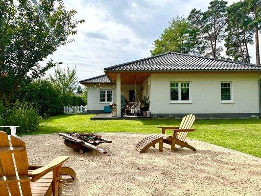 Haus mit Feuerstelle