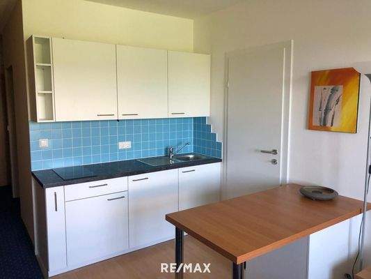 Küchenzeile mit Verbindungstür