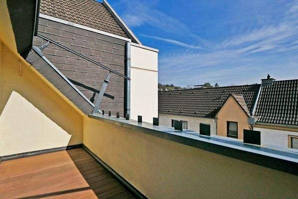 Kurze Wege, sichtgeschützter Südbalkon, gepflegt