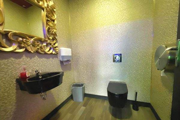 Damentoilette Spielhalle 1